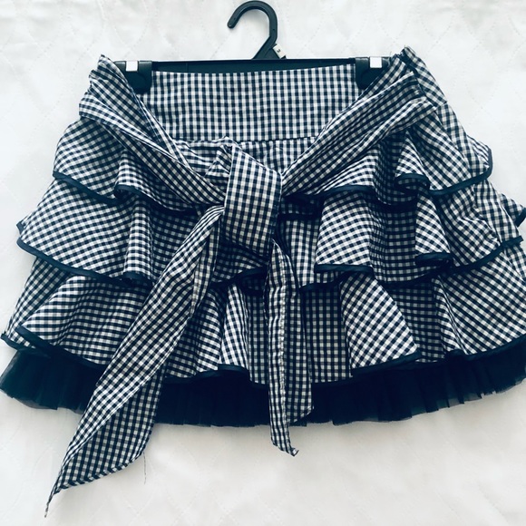 Funky Elegant Designer Ruffled Skirt - Picture 3 of 10